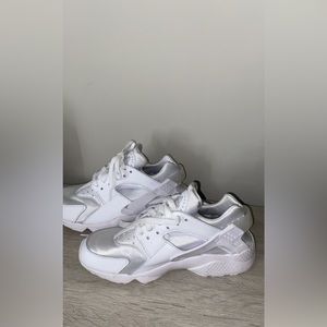 Womens Nike Hurache 8, new